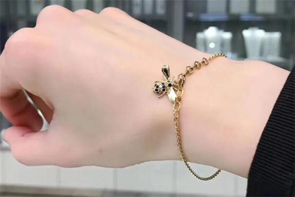 施華洛世奇小蜜蜂手鏈寓意 施華洛世奇小蜜蜂手鏈怎么調(diào)長短 施華洛世奇小蜜蜂手鏈寓意 施華洛世奇小蜜蜂手鏈怎么調(diào)長短