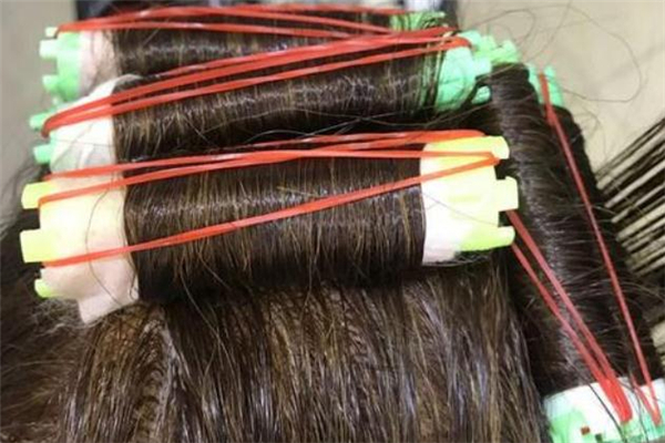 燙發(fā)壓杠痕跡怎么處理 燙發(fā)壓杠痕跡是什么樣子 燙發(fā)壓杠痕跡怎么處理 燙發(fā)壓杠痕跡是什么樣子