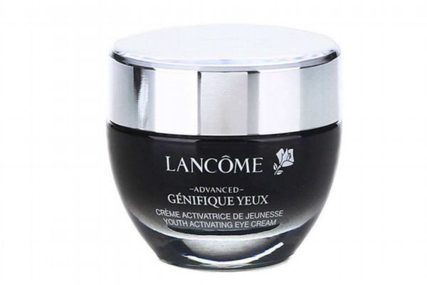 眼部精華和眼霜的用法一樣嗎 眼霜和眼部精華有什么差別 眼部精華和眼霜的用法一樣嗎 眼霜和眼部精華有什么差別