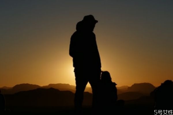 二婚夫妻兩地分居會(huì)影響感情嗎 二婚夫妻怎樣才能幸福 二婚夫妻兩地分居會(huì)影響感情嗎 二婚夫妻怎樣才能幸福