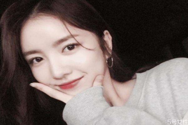 皮膚缺水會(huì)出油嗎 皮膚為何會(huì)出油 皮膚缺水會(huì)出油嗎 皮膚為何會(huì)出油