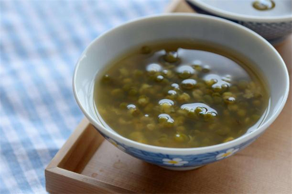 綠豆湯為什么會變黃 綠豆湯變黃還能吃嗎 綠豆湯為什么會變黃 綠豆湯變黃還能吃嗎