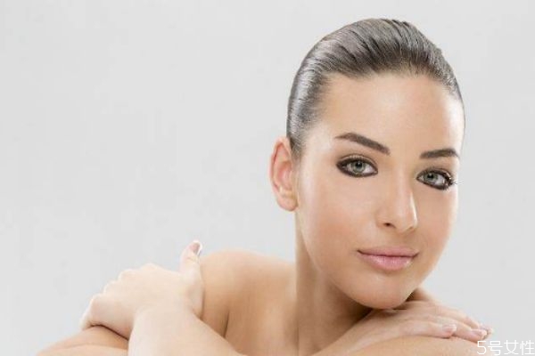 一到夏天臉就特別油怎么辦 臉上老是出油怎么改善 一到夏天臉就特別油怎么辦 臉上老是出油怎么改善