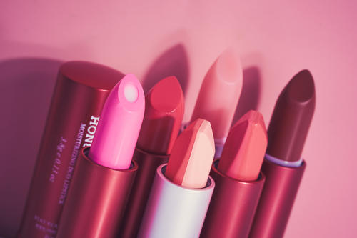 夏季口紅融化了怎么辦 夏季口紅融化的還能用嗎 夏季口紅融化了怎么辦 夏季口紅融化的還能用嗎