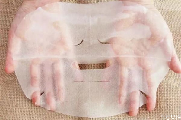 敷完面膜可以直接化妝嗎 敷完面膜后多久上妝好 敷完面膜可以直接化妝嗎 敷完面膜后多久上妝好