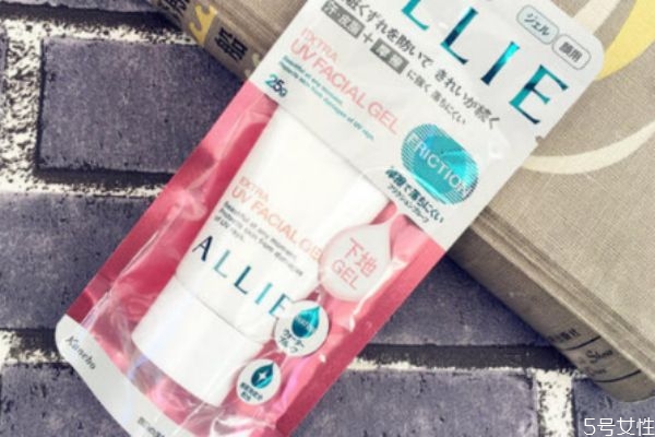 先涂防曬霜還是素顏霜 素顏霜應(yīng)該在防曬前還是后 先涂防曬霜還是素顏霜 素顏霜應(yīng)該在防曬前還是后