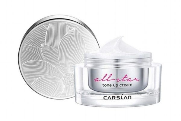 素顏霜在化妝中的順序 使用素顏霜的化妝步驟 素顏霜在化妝中的順序 使用素顏霜的化妝步驟