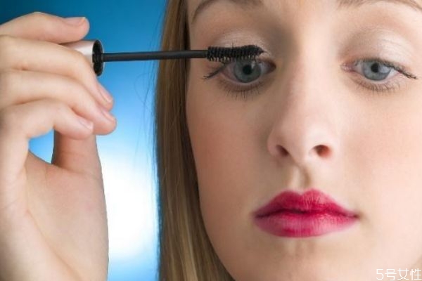 如何使妝容更服帖 這幾招幫你打造完美持久妝效 如何使妝容更服帖 這幾招幫你打造完美持久妝效