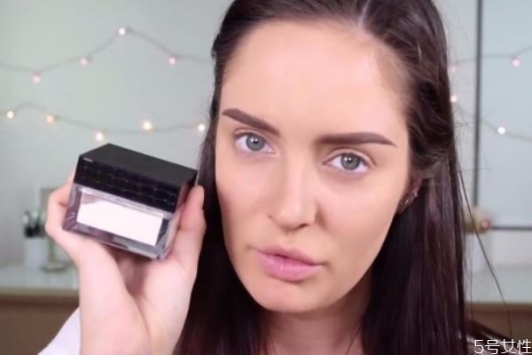 化完妝很快就暗沉了 化妝后臉上顆粒感很重 化完妝很快就暗沉了 化妝后臉上顆粒感很重