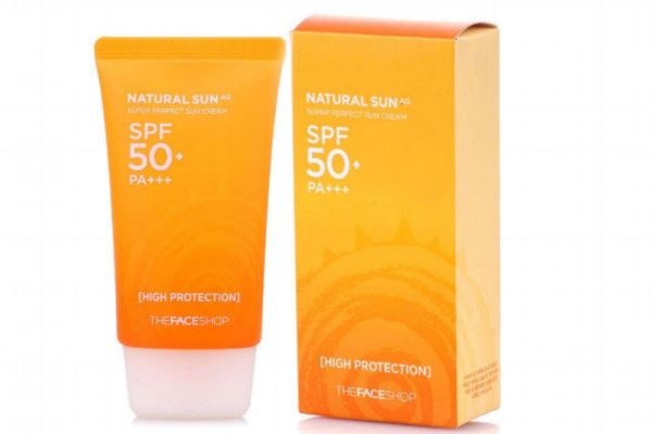 防曬噴霧和防曬霜哪個(gè)方便 帶妝怎么補(bǔ)涂防曬霜 防曬噴霧和防曬霜哪個(gè)方便 帶妝怎么補(bǔ)涂防曬霜