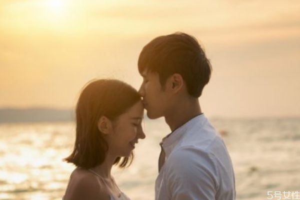 交往多久適合睡在一起 什么程度可以確定關系 交往多久適合睡在一起 什么程度可以確定關系