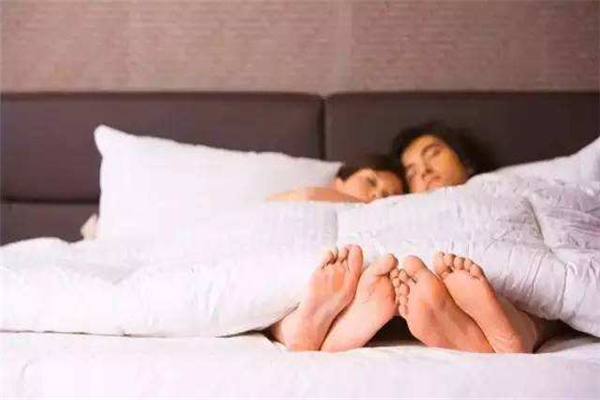 談戀愛同居合適嗎 談戀愛同居多久會(huì)厭倦 談戀愛同居合適嗎 談戀愛同居多久會(huì)厭倦