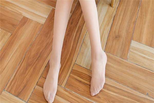穿絲襪還需要涂防曬霜嗎 絲襪為什么不防曬 穿絲襪還需要涂防曬霜嗎 絲襪為什么不防曬