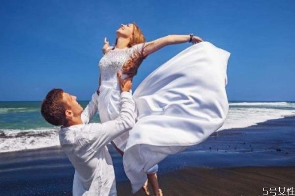 老公堅(jiān)持離婚該如何挽回 老公要離婚怎么挽回他 老公堅(jiān)持離婚該如何挽回 老公要離婚怎么挽回他