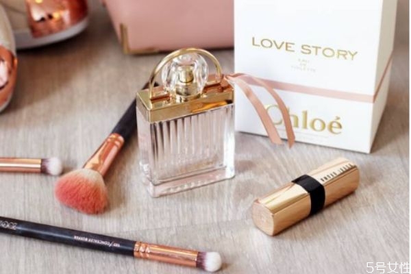 如何正確挑選香水 怎么判斷自己適合什么香水 如何正確挑選香水 怎么判斷自己適合什么香水