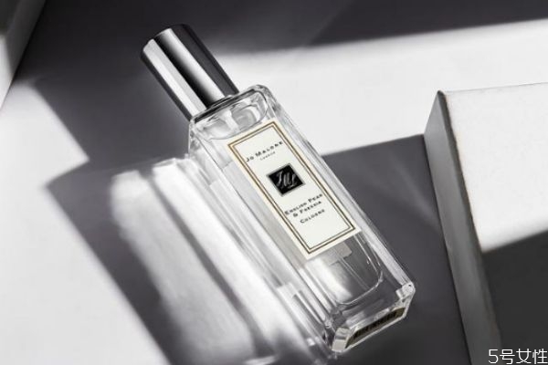 女生入手的第一瓶香水推薦 十大公認最好聞的香水 女生入手的第一瓶香水推薦 十大公認最好聞的香水