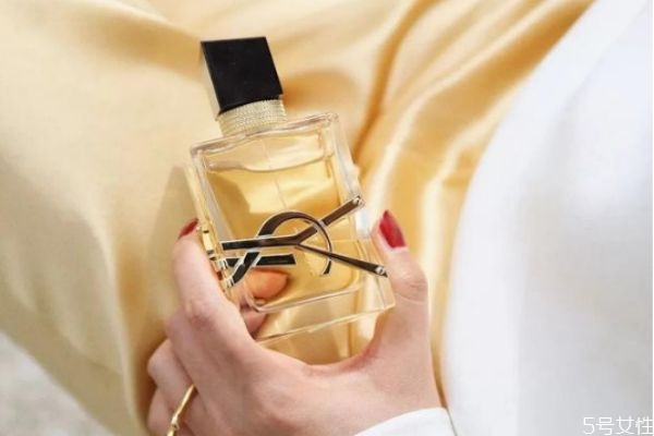 圣羅蘭香水怎么看真假 圣羅蘭香水怎么看生產(chǎn)日期 圣羅蘭香水怎么看真假 圣羅蘭香水怎么看生產(chǎn)日期