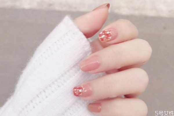 美甲加固膠什么時(shí)候涂正確 美甲包邊不翹邊教程 美甲加固膠什么時(shí)候涂正確 美甲包邊不翹邊教程