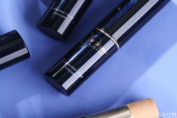 飾底乳在什么時候用 粉底液前是用隔離還是妝前 飾底乳在什么時候用 粉底液前是用隔離還是妝前