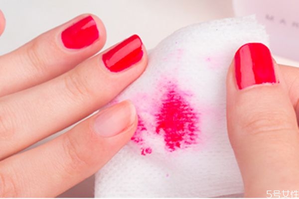 怎樣去掉指甲油 光療美甲怎么卸除 怎樣去掉指甲油 光療美甲怎么卸除