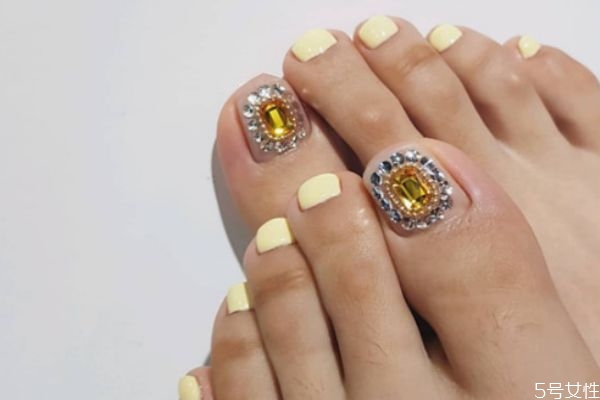 帶鉆腳美甲有哪些 帶鉆的美甲怎么做 帶鉆腳美甲有哪些 帶鉆的美甲怎么做