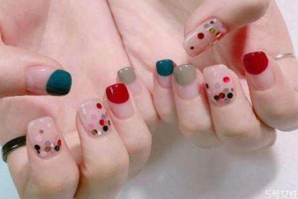 美甲加固膠什么時(shí)候涂正確 美甲包邊不翹邊教程 美甲加固膠什么時(shí)候涂正確 美甲包邊不翹邊教程