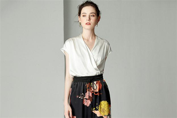 真絲衣服洗后有白霜怎么處理 真絲衣服洗后有白霜什么原因 真絲衣服洗后有白霜怎么處理 真絲衣服洗后有白霜什么原因