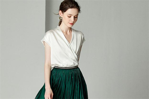 真絲衣服洗后有白霜怎么處理 真絲衣服洗后有白霜什么原因 真絲衣服洗后有白霜怎么處理 真絲衣服洗后有白霜什么原因