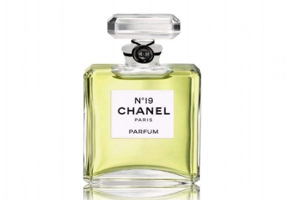 香水揮發(fā)了怎么辦 讓香水不易揮發(fā)的小技巧 香水揮發(fā)了怎么辦 讓香水不易揮發(fā)的小技巧