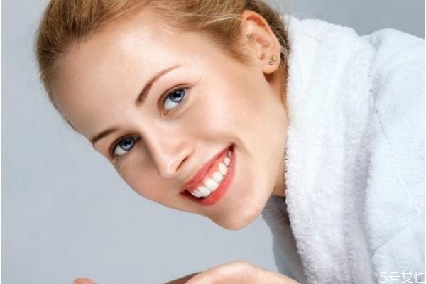 臉頰兩邊老是長痘痘是怎么回事 臉頰兩側(cè)長痘的原因 臉頰兩邊老是長痘痘是怎么回事 臉頰兩側(cè)長痘的原因