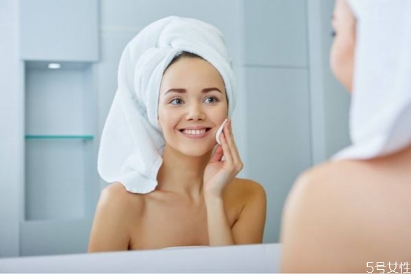 臉頰兩邊老是長痘痘是怎么回事 臉頰兩側(cè)長痘的原因 臉頰兩邊老是長痘痘是怎么回事 臉頰兩側(cè)長痘的原因