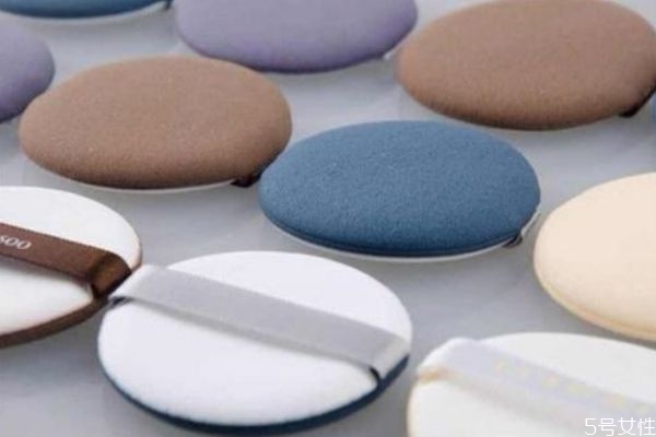 化妝應該注意哪些細節(jié) 新手化妝要注意什么問題 化妝應該注意哪些細節(jié) 新手化妝要注意什么問題