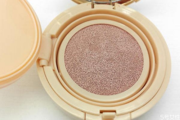 化妝應該注意哪些細節(jié) 新手化妝要注意什么問題 化妝應該注意哪些細節(jié) 新手化妝要注意什么問題