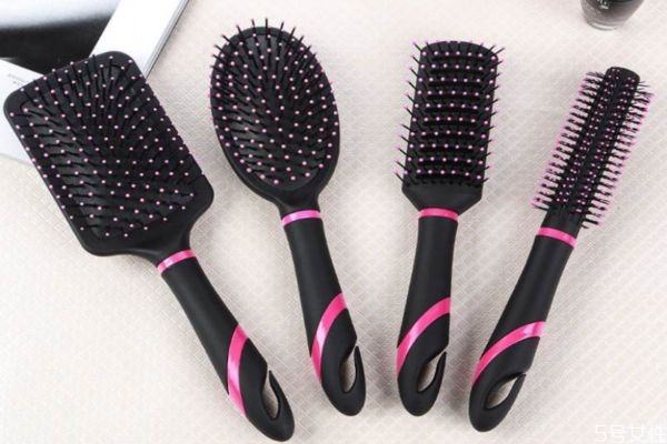 頭發(fā)的日常保養(yǎng)方法 怎樣保養(yǎng)頭發(fā)又黑又順 頭發(fā)的日常保養(yǎng)方法 怎樣保養(yǎng)頭發(fā)又黑又順