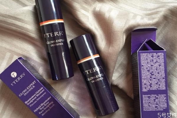 什么叫高光粉底液 高光粉底液的作用 什么叫高光粉底液 高光粉底液的作用