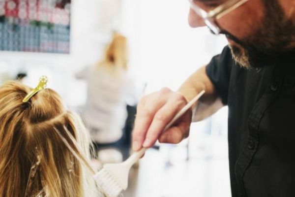 自己染發(fā)和理發(fā)店染發(fā)有什么區(qū)別 答案居然是這樣