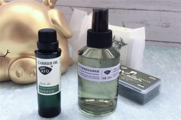 阿芙荷荷巴油可以用來(lái)卸妝嗎 阿芙荷荷巴油怎么卸妝