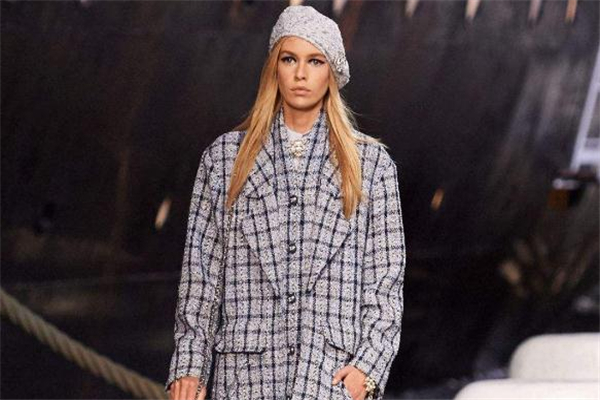 香奈兒衣服不能洗嗎 為什么香奈兒的衣服不能洗 香奈兒衣服不能洗嗎 為什么香奈兒的衣服不能洗