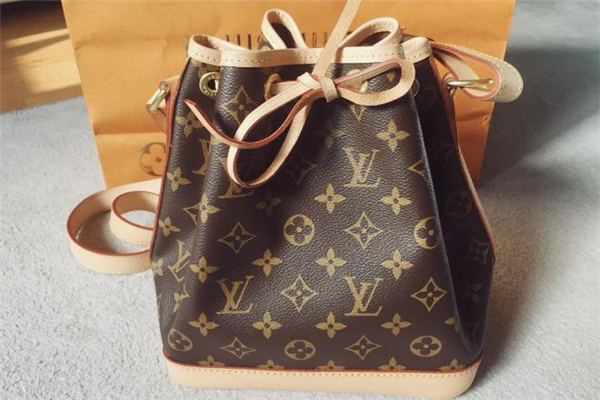 lv水桶包三種背法 lv水桶包哪個(gè)顏色好看 lv水桶包三種背法 lv水桶包哪個(gè)顏色好看