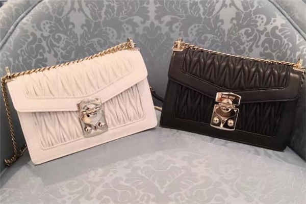 miumiu算一線奢侈品嗎 miumiu和prada是什么關(guān)系 miumiu算一線奢侈品嗎 miumiu和prada是什么關(guān)系