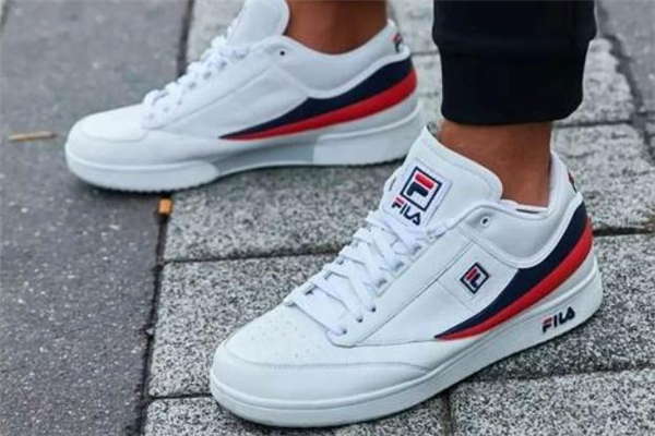 fila斐樂和阿迪達(dá)斯哪個(gè)高端 斐樂和耐克哪個(gè)更高檔 fila斐樂和阿迪達(dá)斯哪個(gè)高端 斐樂和耐克哪個(gè)更高檔