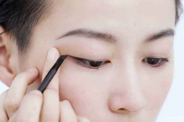 美瞳線會很分明嗎 為什么美瞳線不能加小尾巴 美瞳線會很分明嗎 為什么美瞳線不能加小尾巴