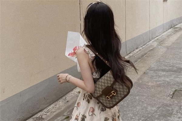 gucci馬鞍包真假對比 gucci馬鞍包是皮的還是布的 gucci馬鞍包真假對比 gucci馬鞍包是皮的還是布的