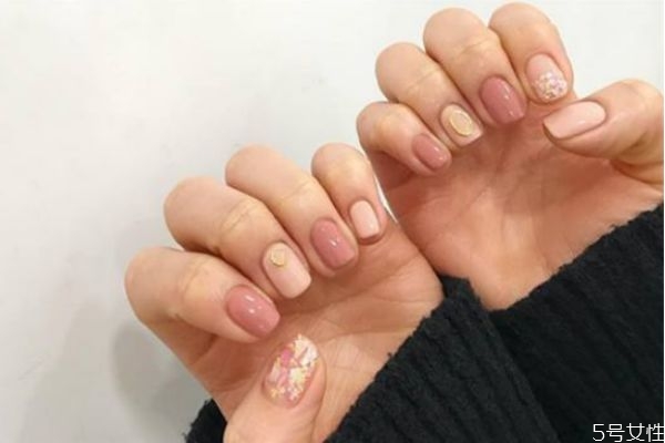 做完美甲能不能洗澡 美甲鉆可以重復(fù)使用嗎 做完美甲能不能洗澡 美甲鉆可以重復(fù)使用嗎