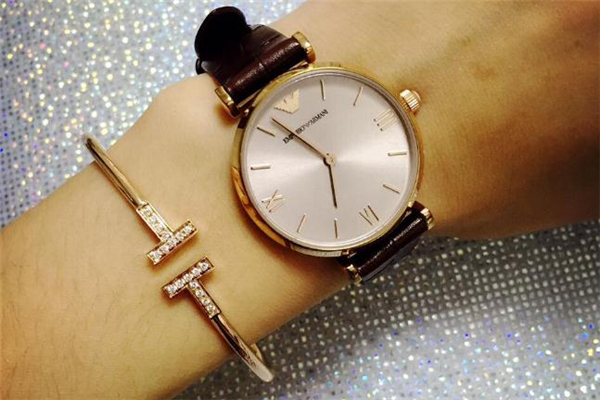 阿瑪尼手表怎么打開表扣 阿瑪尼手表扣怎么解開 阿瑪尼手表怎么打開表扣 阿瑪尼手表扣怎么解開