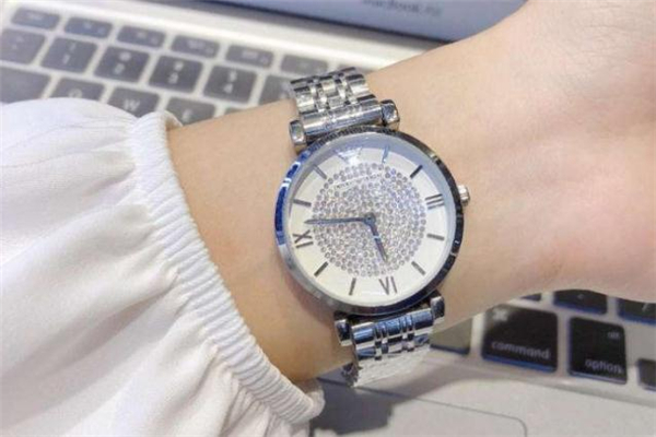 阿瑪尼滿天星表帶怎么調(diào)短 阿瑪尼滿天星為什么叫滿天星 阿瑪尼滿天星表帶怎么調(diào)短 阿瑪尼滿天星為什么叫滿天星