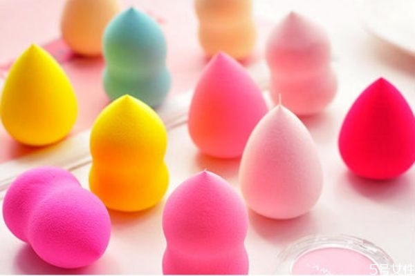 硅膠粉撲發(fā)黃還能不能用 用干粉可不可以用硅膠粉撲 硅膠粉撲發(fā)黃還能不能用 用干粉可不可以用硅膠粉撲