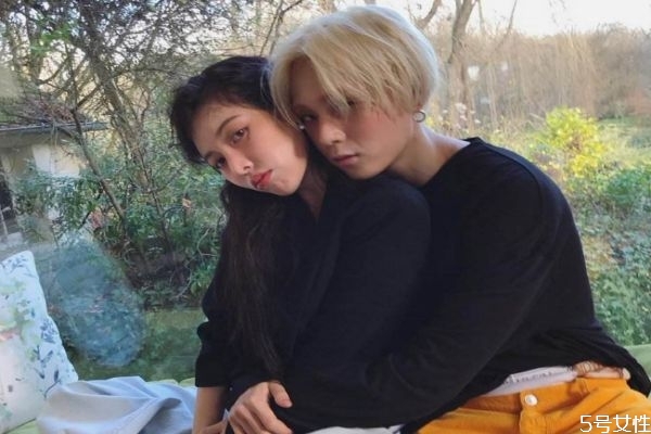 頭發(fā)打薄容易掉發(fā)嗎 掉頭發(fā)如何保養(yǎng) 頭發(fā)打薄容易掉發(fā)嗎 掉頭發(fā)如何保養(yǎng)