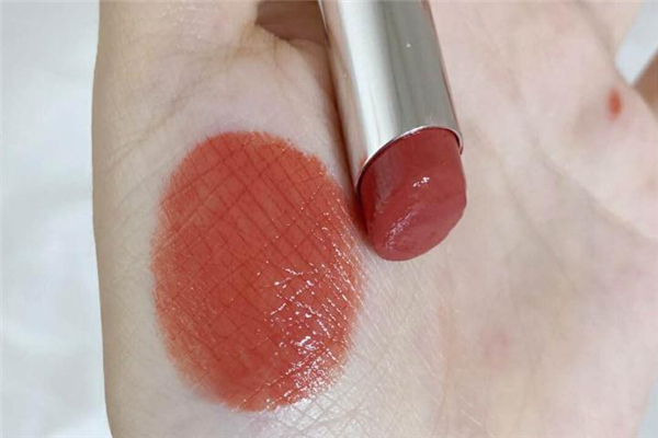 迪奧524適合素顏涂嗎 迪奧524口紅顏色好看嗎 迪奧524適合素顏涂嗎 迪奧524口紅顏色好看嗎