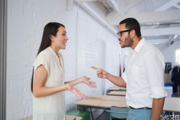 男生會(huì)隨便說(shuō)別人憨嗎 男哪些話暗示喜歡你 男生會(huì)隨便說(shuō)別人憨嗎 男哪些話暗示喜歡你